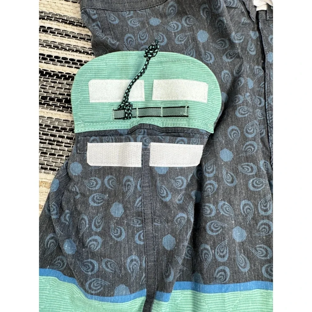 Vissla Surfrider 20 Board Shorts Mens 34 Blue Paisley Surf Beach Trunks Vacation